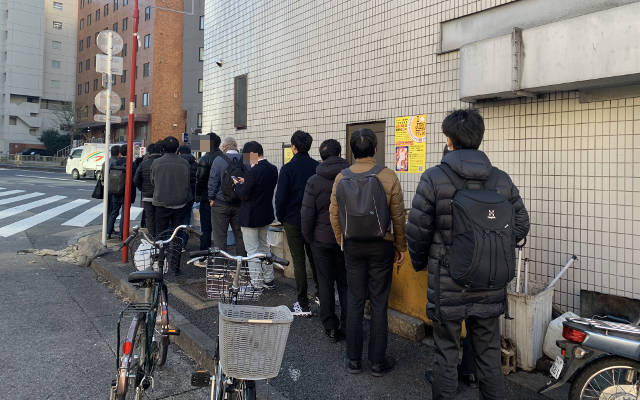 People lining up to the back of Ramen Jiro